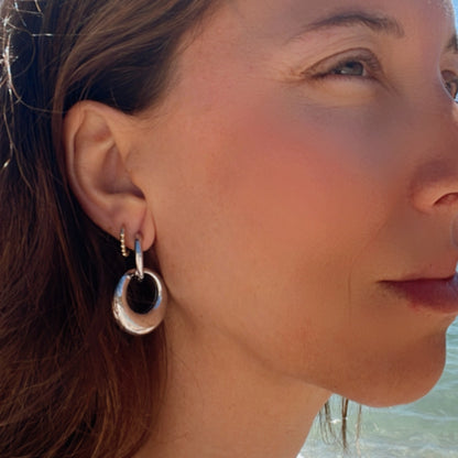PENDIENTES CARLA. Pendientes con doble aro de acero inoxidable en color plata