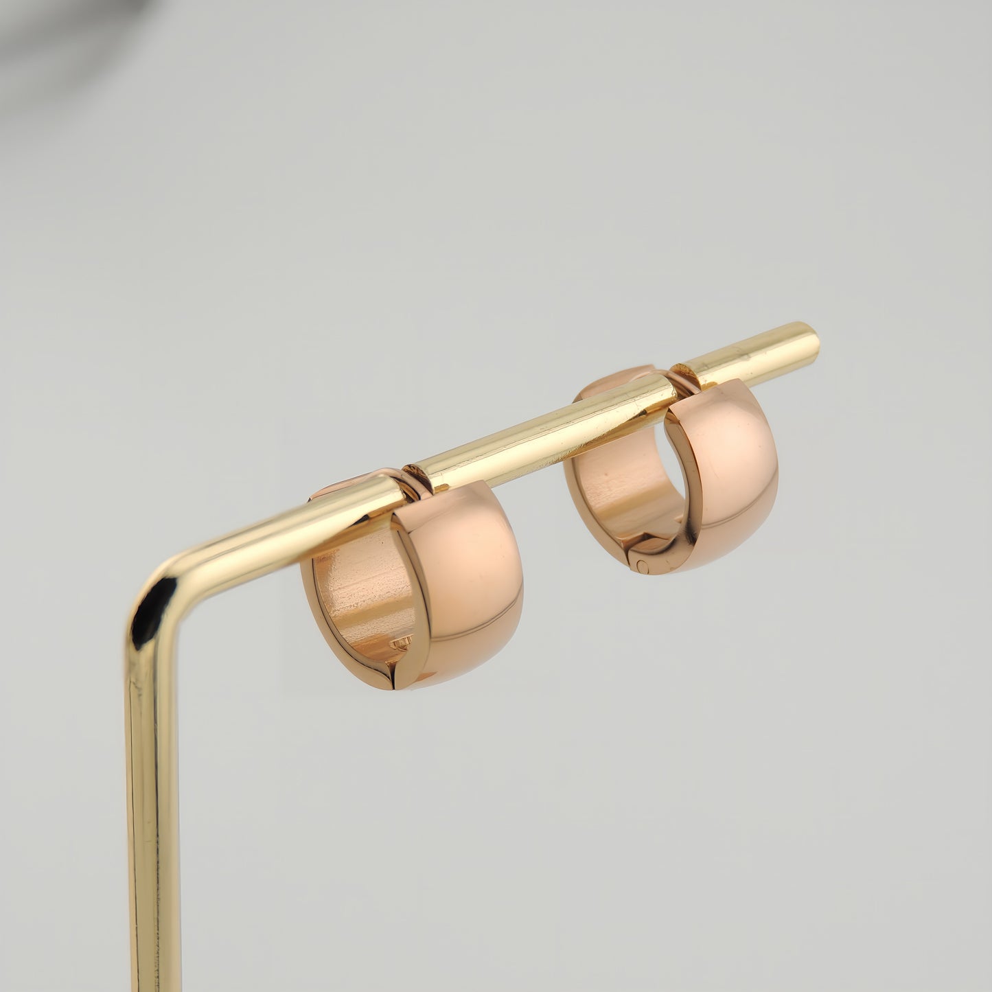 PENDIENTES CRISTINA. Aros pequeños de acero inoxidable en color oro rosa
