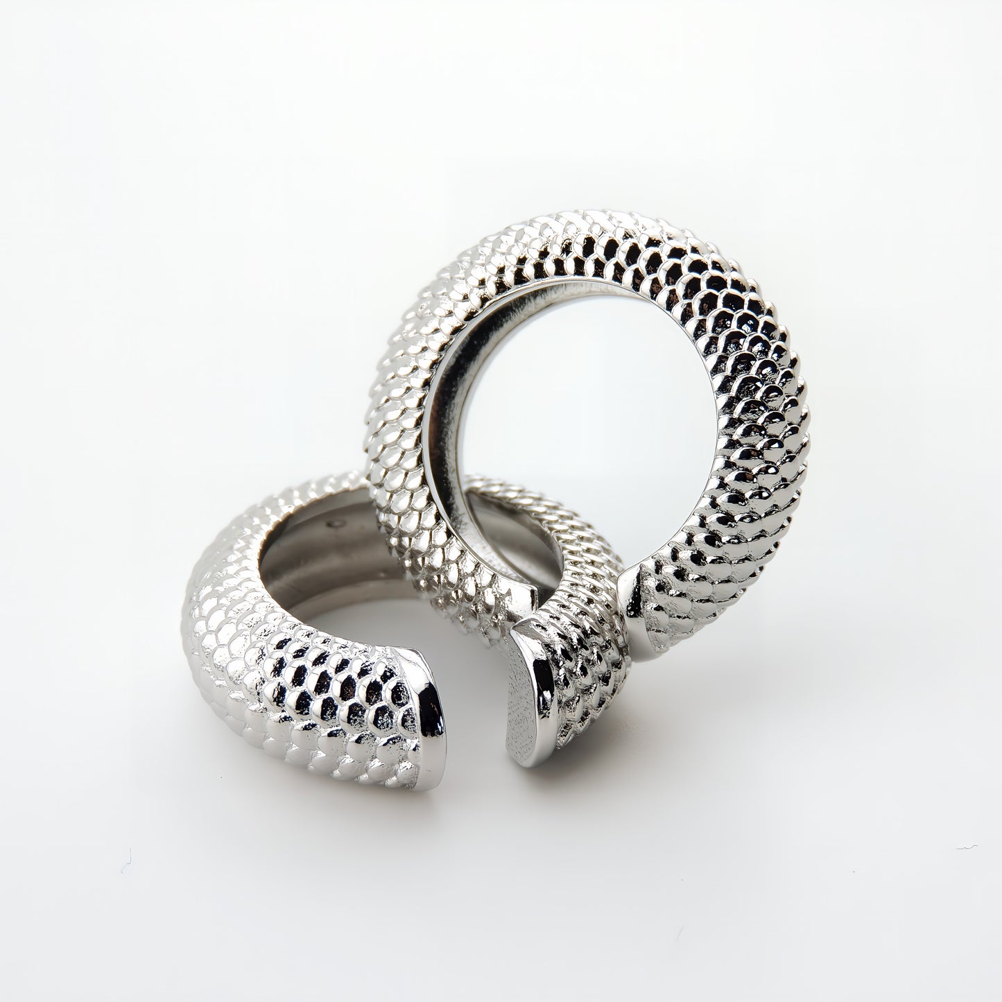 PENDIENTE MILA. Pendiente suelto Ear Cuff de cobre en color plata