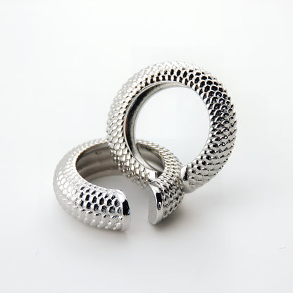 PENDIENTE MILA. Pendiente suelto Ear Cuff de cobre en color plata
