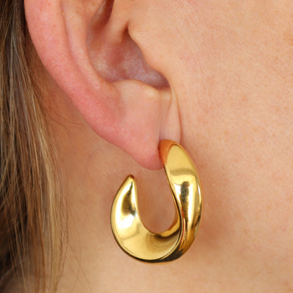 PENDIENTES EMILIANA. Aros de acero inoxidable bañados en oro de 18k