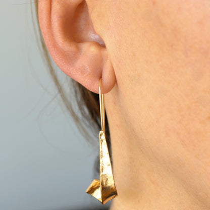 PENDIENTES EUGENIA. Aros en forma de espiral en color dorado