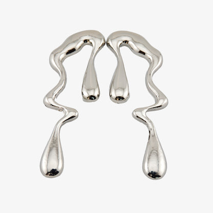 PENDIENTES DANIELA. Pendientes largos en color plata en forma irregular