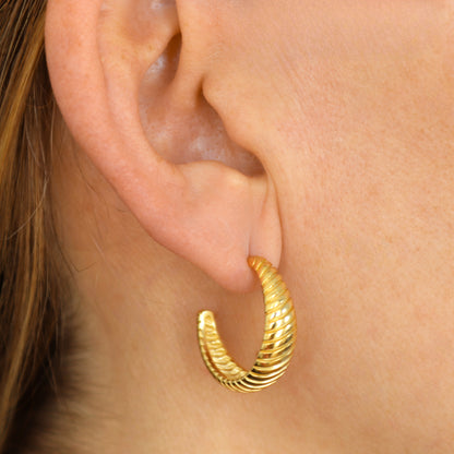 PENDIENTES LEONORA. Aros en Plata de Ley 925 bañada en oro de 18k