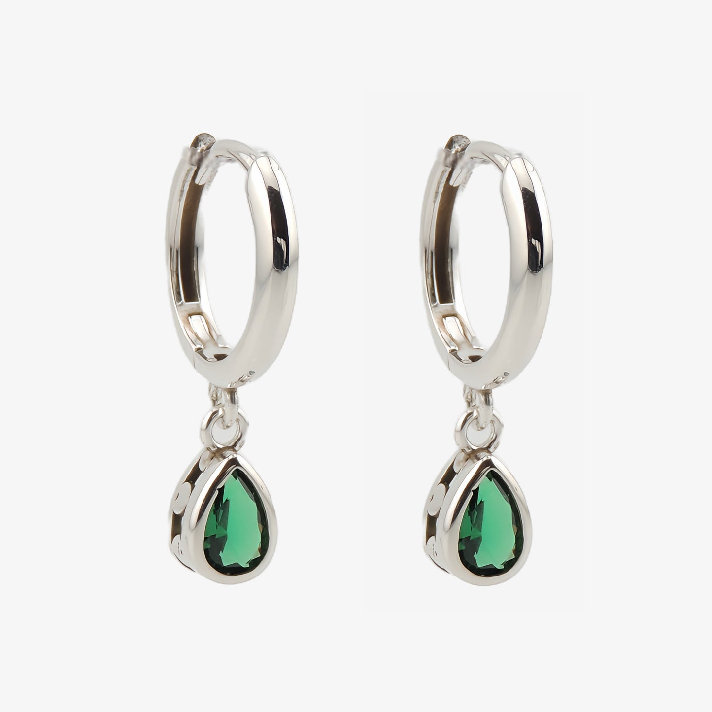 PENDIENTES MARIOLA. Pendiente en Plata de Ley 925 con gota de circonitas en color verde