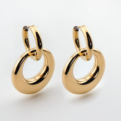 PENDIENTES MIREIA. Pendientes con doble aro de acero inoxidable bañado en oro