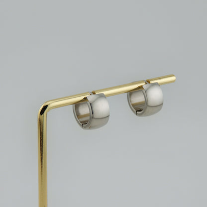 PENDIENTES SABELA. Aros pequeños de acero inoxidable en color plata