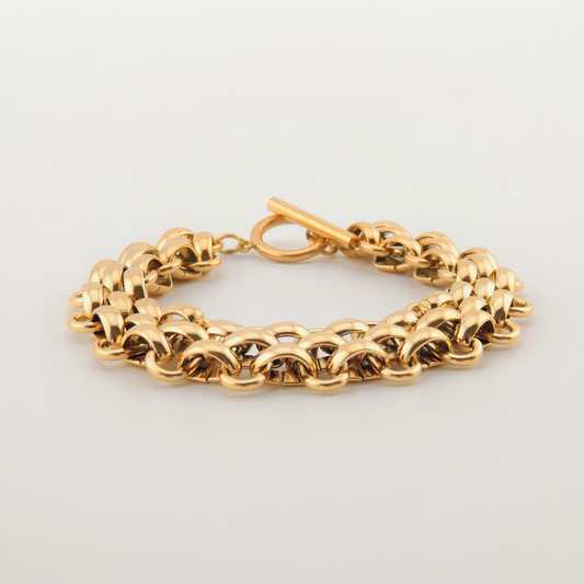Pulsera Neus de acero inoxidable, detalle del cierre de palanca y los eslabones gruesos