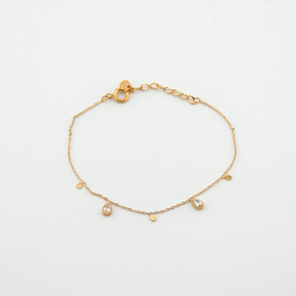 PULSERA NIEVES. Pulsera ajustable de acero inoxidable bañada en oro con adornos de piedras