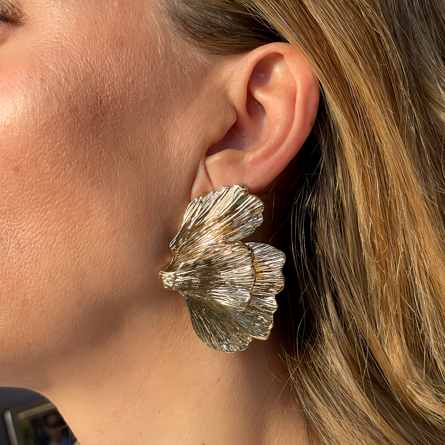 PENDIENTES LIDIA. Pendientes dorados diseñados para fiestas