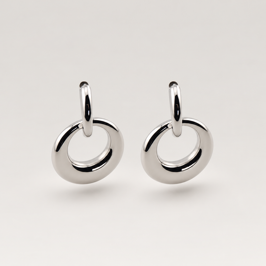 Pendientes de doble aro de acero inoxidable en color plata, de 3 cm, vistos de frente