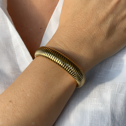 PULSERA CALA. Pulsera ajustable elástica de acero inoxidable bañado en oro