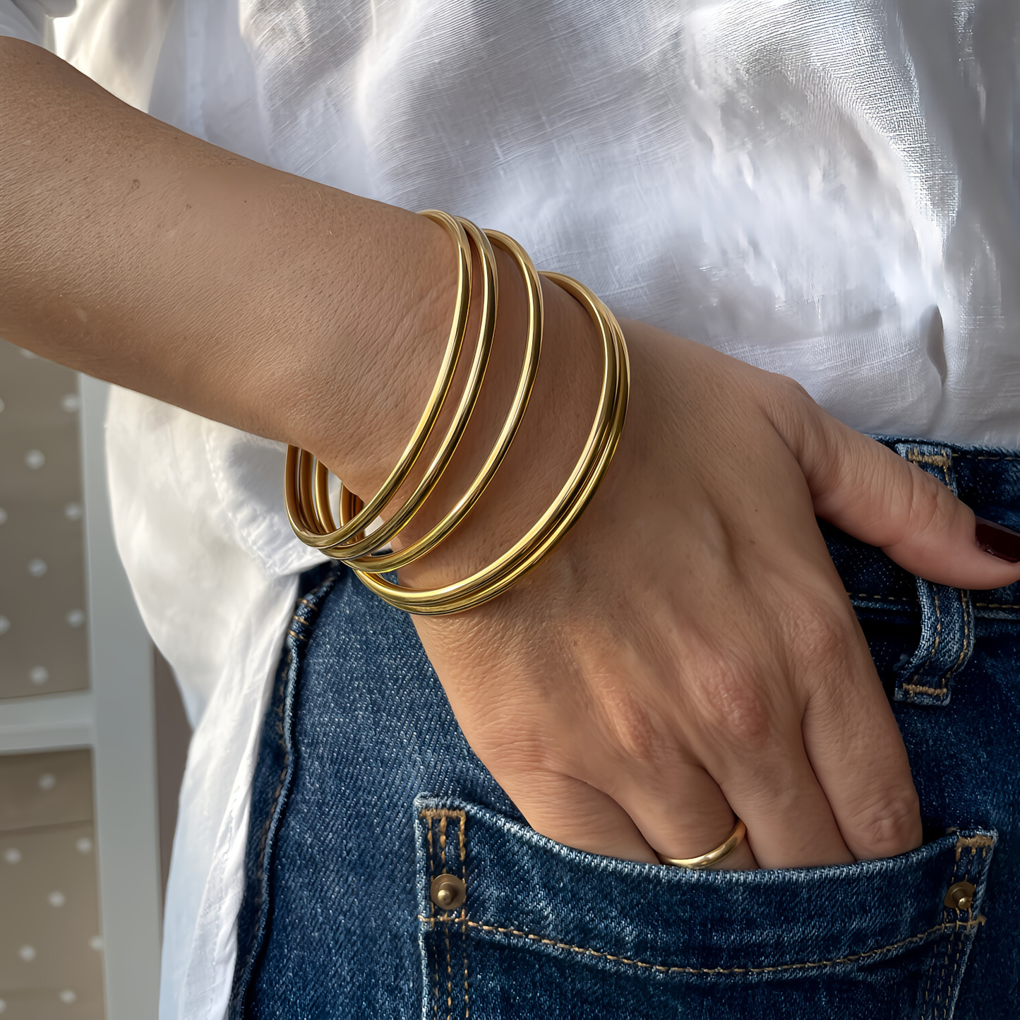 PULSERA CARMEN. Pulsera rígida de acero inoxidable bañado en oro