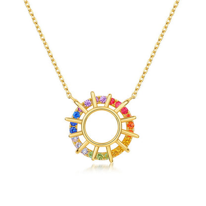 COLLAR DALIA. Collar de plata de ley 925 bañado en oro de 18k con colgante decorado con circonitas multicolor