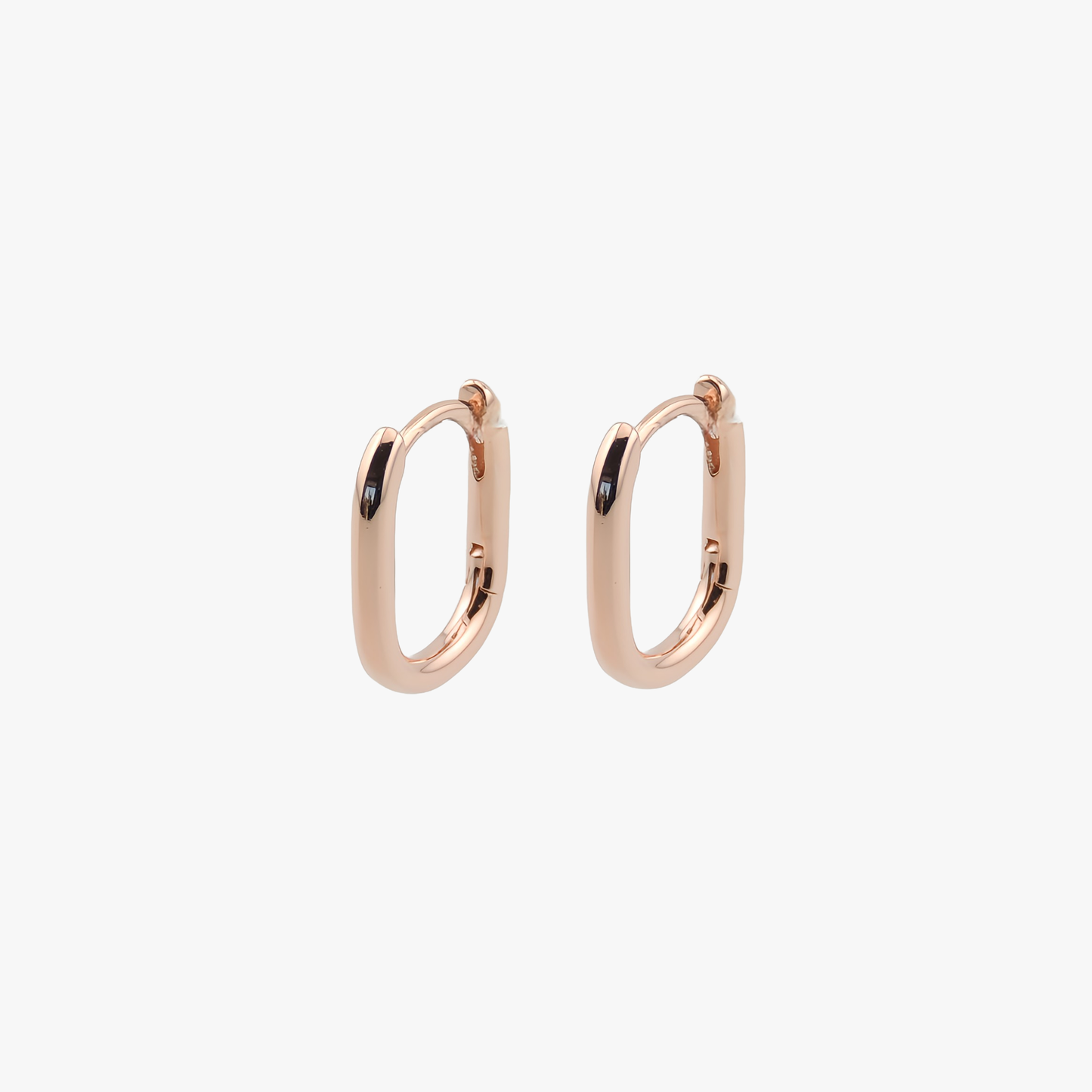 PENDIENTES CARMELA. Aros con forma ovalada de Plata de Ley 925 bañados en oro rosa