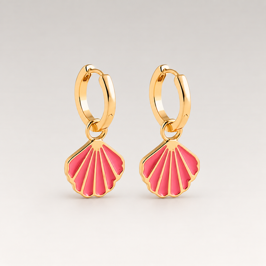Pendientes de aro pequeños de cobre bañado en oro de 18K con colgante de concha rosa esmaltada