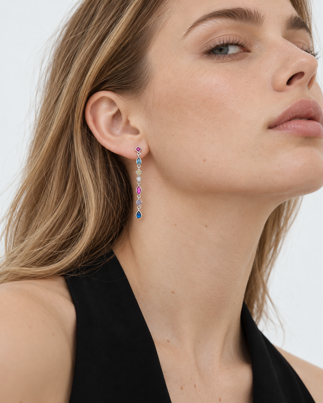 Pendientes Elia: cadena de gotas de circonitas de colores, de cerca